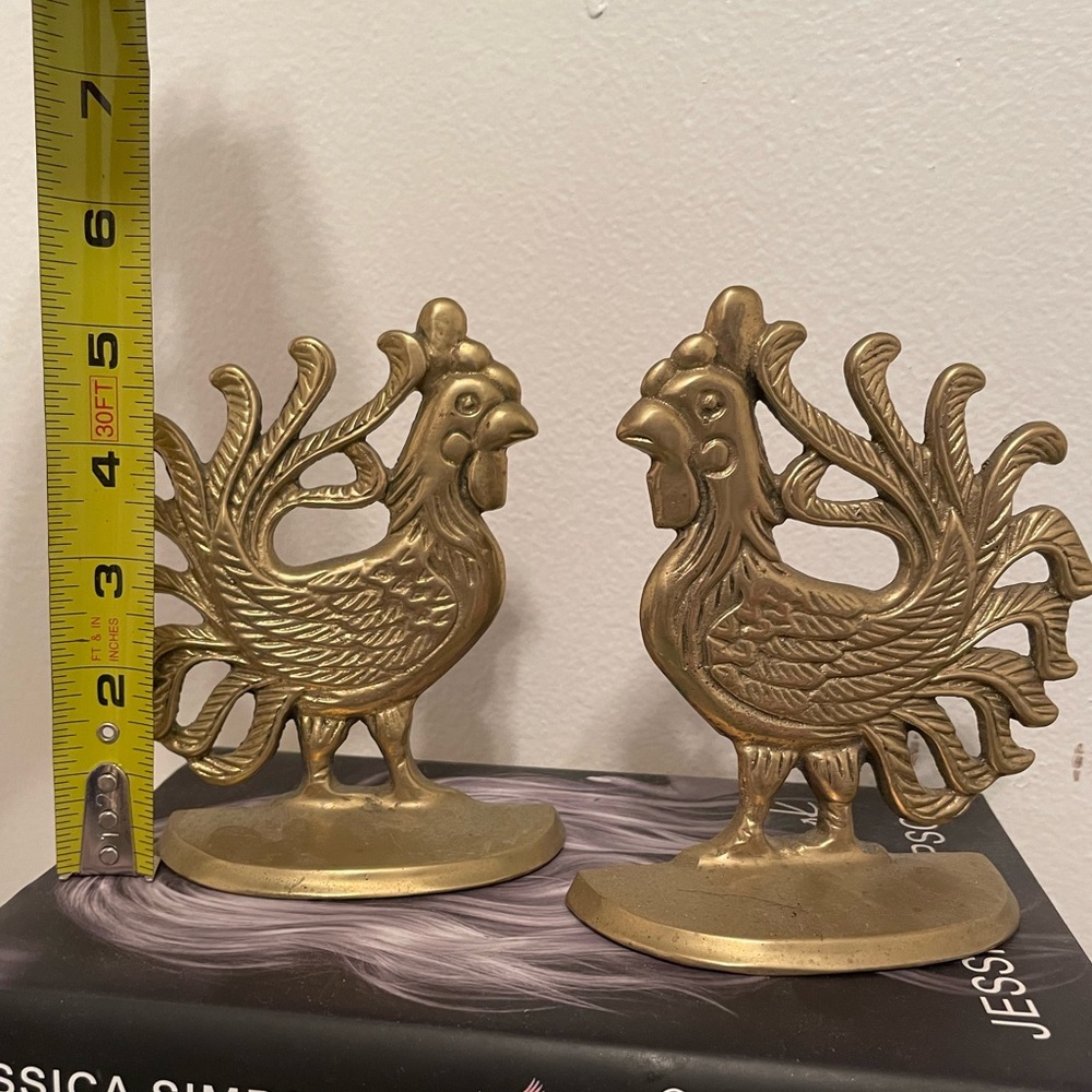 Pair of vintage brass chicken bookends. Perfect for any style home. Heavy. 5.25”